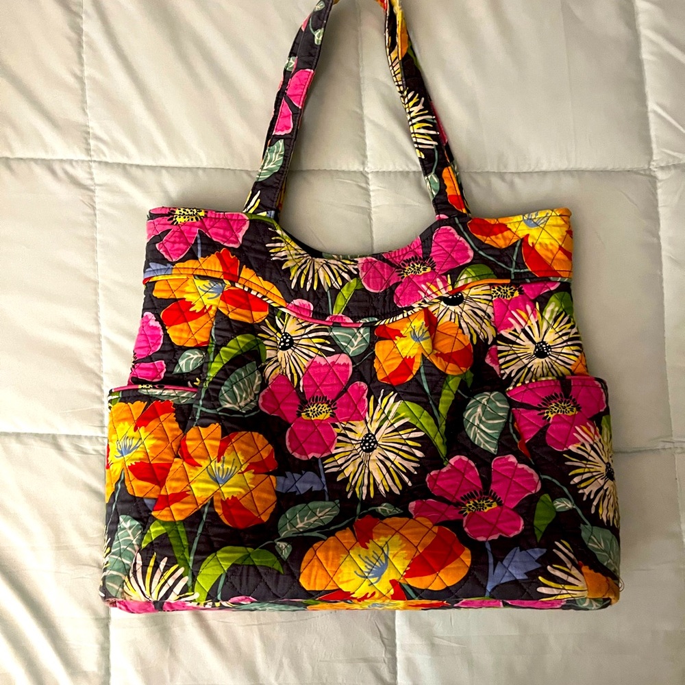 Vera Bradley Zippered Tote. Jazzy Bloom